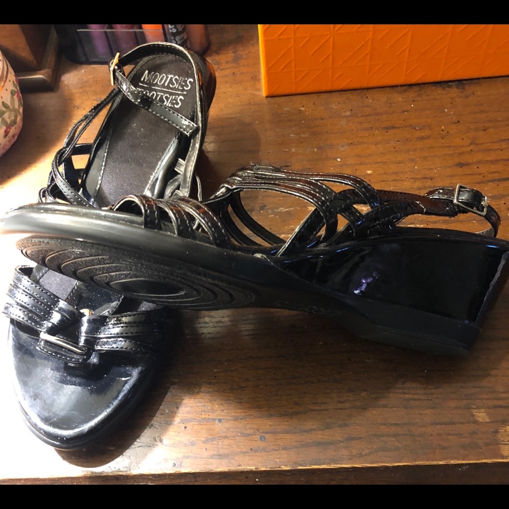 Sandals - Picture 2 of 3